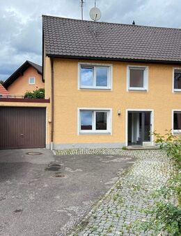 kleines 2-Fam.-Stadthaus mit Hofraum und kleinem Garten mitten in Teublitz - Teublitz