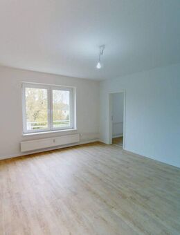 Perfekt für Singles und Paare: Sanierte 2-Zimmer-Wohnung mit Tageslichtbad - Neumünster