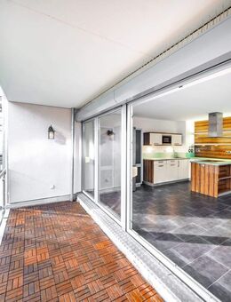 Bezugsfrei! Charmante 4-Zimmer-Wohnung in Milbertshofen mit Innenhofbalkon - München