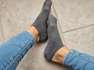 Graue getragene Damen Socken / angenehm duftend - Köln