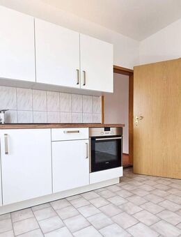 Helle 2-Zimmer-Wohnung mit Einbauküche in Stumsdorf - Zörbig