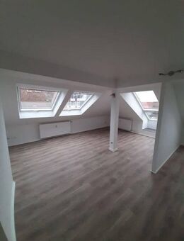 1,5-Zimmer-Wohnung im Dachgeschoss mit Cabriofenster - Hildesheim