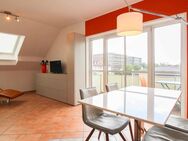 Hoher Wohnkomfort: Bezugsfreie 3-Zimmer-Dachgeschosswohnung mit Balkon, FBH und Spitzboden - München