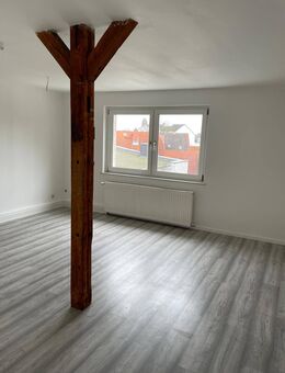 Renoviert! Gemütliche 1 Zimmer Wohnung im Dachgeschoss zu vermieten / Köthen (Anhalt) - Köthen (Anhalt)