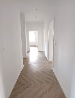 Moderne 4-Zimmer-Wohnung mit Balkon in Gera - Gera