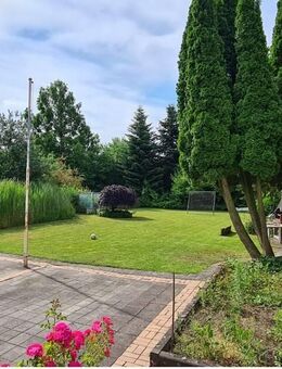Charmante Doppelhaushälfte mit Einliegerwohnung, Gartenidylle und Pool in Rellingen - Rellingen