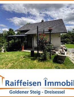 Zentral gelegenes Einfamilienhaus mit grünem Rückzugsort in herrlicher Aussichtslage - Waldkirchen