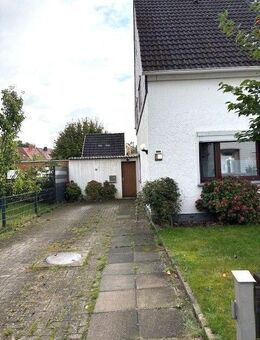 Doppelhaushälfte mit Nebengebäude in Bremen-Nord, OT Hammersbeck - Bremen