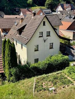 Mit Potential! Zweifamilienhaus mit Doppelcarport und Gartenhaus - Heigenbrücken