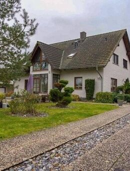 Attraktives Zweifamilienhaus in Wassernähe mit sehr großem Grundstück - Greifswald
