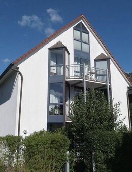 Gut vermietete 2 Zimmer EG Wohnung mit Terrasse, kl. Garten und Tiefgaragenstellplatz in guter Lage - Hamburg