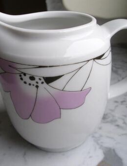 Flirt Porzellan Milchgießer Milchkännchen Blume weiß flieder spülmaschinenfest Retro Vintage 3,- - Flensburg