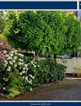 VON POLL - OBERURSEL: Diskretes Zweifamilienhaus mit idyllischem Innenhof - Oberursel (Taunus)