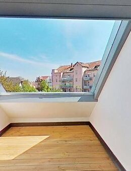 Schickes Dachgeschoss- Erstbezug nach Sanierung mit Loggia + Garten + Stellplatz - Altenburg