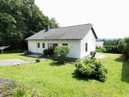 Auerbach b. Hengersberg: Bungalow mit 1.280 m2 Grundstück in Waldrandlage m. herrlicher Fernsicht! - Auerbach (LK Deggendorf)