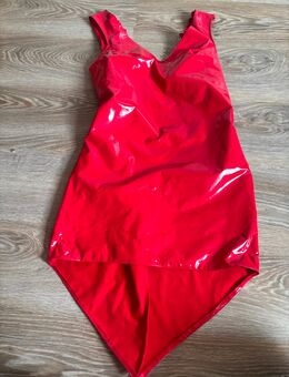 Lackkleid rot Größe L - Augsburg