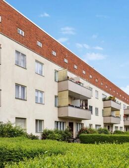 Bezugsfreie Erdgeschoßwohnung in ruhiger Seitenstraße in Reinickendorf - Berlin