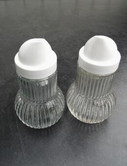 Fackelmann Zuckerdosierer Glas weiß 2 Zuckerstreuer zus. 4,- - Flensburg