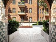 Wohnen im Alten Neuen Postamt - 2,5 -3 Zimmer Wohnung mit Balkon, EBK und TG-Stellplatz - Berlin