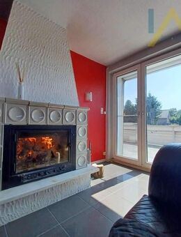 Vielseitiges Zweifamilienhaus mit Anbau, Kaminzimmer und großzügiger Dachterrasse - Rodenberg