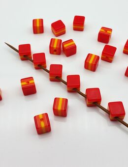 320 Resin Perlen | Würfel und Dreiecke mit Eckbohrung | DIY Kinderschmuck - Althengstett