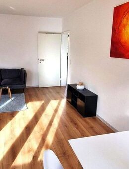 Möblierte 2-Zimmer-Wohnung in zentraler Lage in Böblingen - ideal für Singles, Paare oder 2er-WG - Böblingen