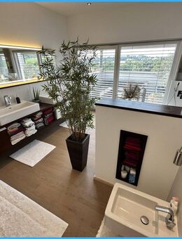 DIPL.-Immowirt MAIER !! Perfekte und großzügige 5***** VILLA in ruhiger Höhenlage mit Blick und ELW - Bad Griesbach (Rottal)