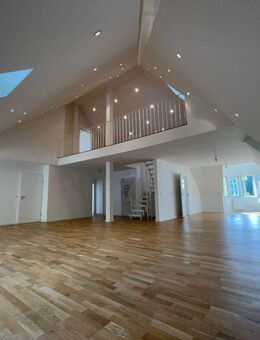 4-Zimmer-Maisonette-Wohnung auf zwei Etagen, 6 Meter hohe Decke und tollem Blick ins Grüne - Carlsberg