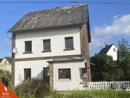 Geräumiges Einfamilienhaus mit Nebengebäude - Großholbach