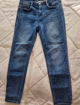 Jeans Via Milano Kurzgröße 19 entspricht 38. Super stetchig blau - Trebbin