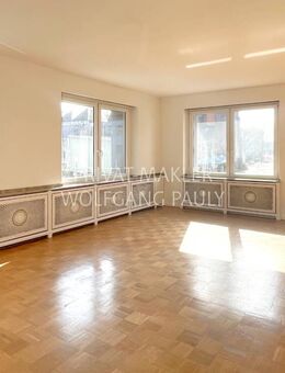 Zentral und großzügig wohnen ++ Renovierte 140 m² / Dachterrasse/ Eichenparkettboden - Mönchengladbach