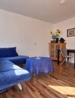 2 Zimmer Stadtwohnung im Zentrum von Kitzingen in der Kaiserstr.Absolut ruhig und sonnig mit Balkon :-) Nur 2 Min.fußläufig zur Fußgängerzone und Main - Kitzingen