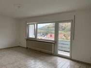 Irrel - geräumige 3-Zimmer-Erdgeschosswohnung mit EBK, Balkon und Garage - Irrel