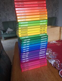 30 CDs, von 1900- 2000, jede CD ist in einem kleinen Buch - Zwingenberg (Hessen)