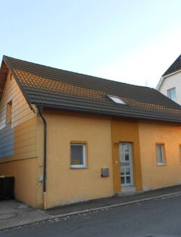 Kleines Häuschen mit großem Gartengrundstück sucht neuen Eigentümer mit handwerklichem Geschick - Schwarzenbach (Wald)