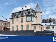 Wohnen wie im kleinen Schloss - interessante Architektur mit drei Wohnetagen, Terrasse und Garten - Marienberg