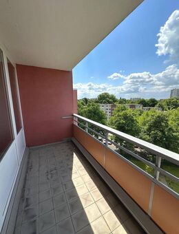 Top renoviert über Duisburgs Dächern - Duisburg