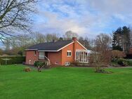 Hemmoor/Cuxhaven: Gepfl. Landhaus auf ca.1,6 ha in zentraler u.ruhiger Lage + Bauplatz - Hemmoor