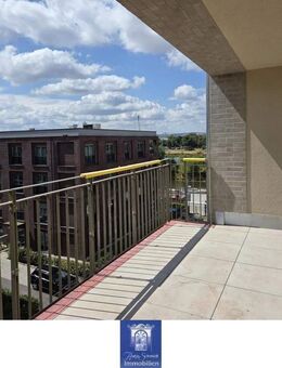 Barrierefreie Dachwohnung mit 2 Balkonen an der Elbe in beliebten HafenCity! Erstbezug! - Dresden