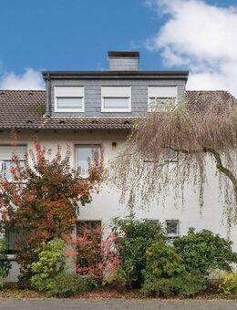OPLADEN: 2-Familienhaus mit ca. 216 m² Wohnfläche auf 551 m² Grundstück mit Garage - Leverkusen