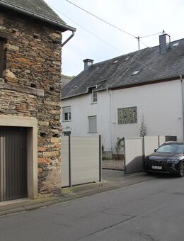 Einfamilienhaus mit Scheune, Garage und Stellplätzen in Wintrich - Wintrich