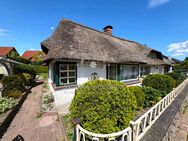 Raum für die ganze Familie! Zweifamilienhaus : Bungalow mit Reetdachhaus in optimaler Lage! - Owschlag