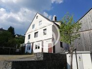 Ferienwohnungen im Frankenwald: gepflegtes Mehrfamilienhaus mit 3 Wohneinheiten (Wohnfl. ca. 205 m²) - Schwarzenstein - 2019 erneuerte Heizungsanlage, - Schwarzenbach (Wald)