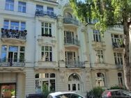 Bel-Etage - Stilvolle 4-Zimmerwohnung nahe Schloß Sanssouci mit 2 Balkonen, Stellplatz, EBK - Potsdam