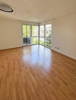 Lichtdurchflutete 2-Zimmer-Wohnung mit Balkon - Augsburg