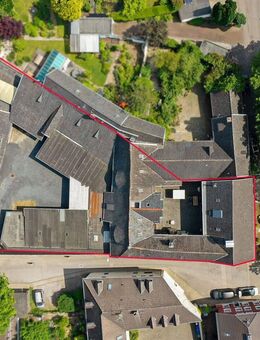 Vierkanthof in AC Richterich: Großzügig Wohnen und abgeschlossene Unterstellmöglichkeiten für z.B. ca. 15 Oldtimer oder ähnliches.... - Aachen