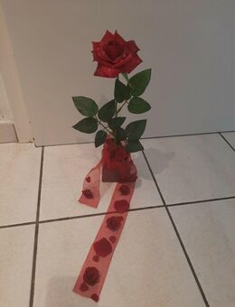 Kunstblume Kunstrose Dekoration Deko Rose in Vase mit Schleife - rot -Handarbeit - Essen