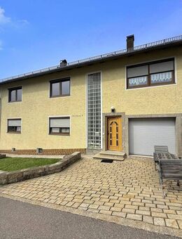 Zweifamilienhaus auf kleinem Grundstück - Flossenbürg