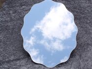 Schöner Wandspiegel in Form einer Wolke von GL / DDR / Heim Dekoration / Spiegel - Zeuthen