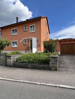 Gemütliches Zuhause in beliebter Wohngegend mit großem Garten und zwei Garagen - Mössingen